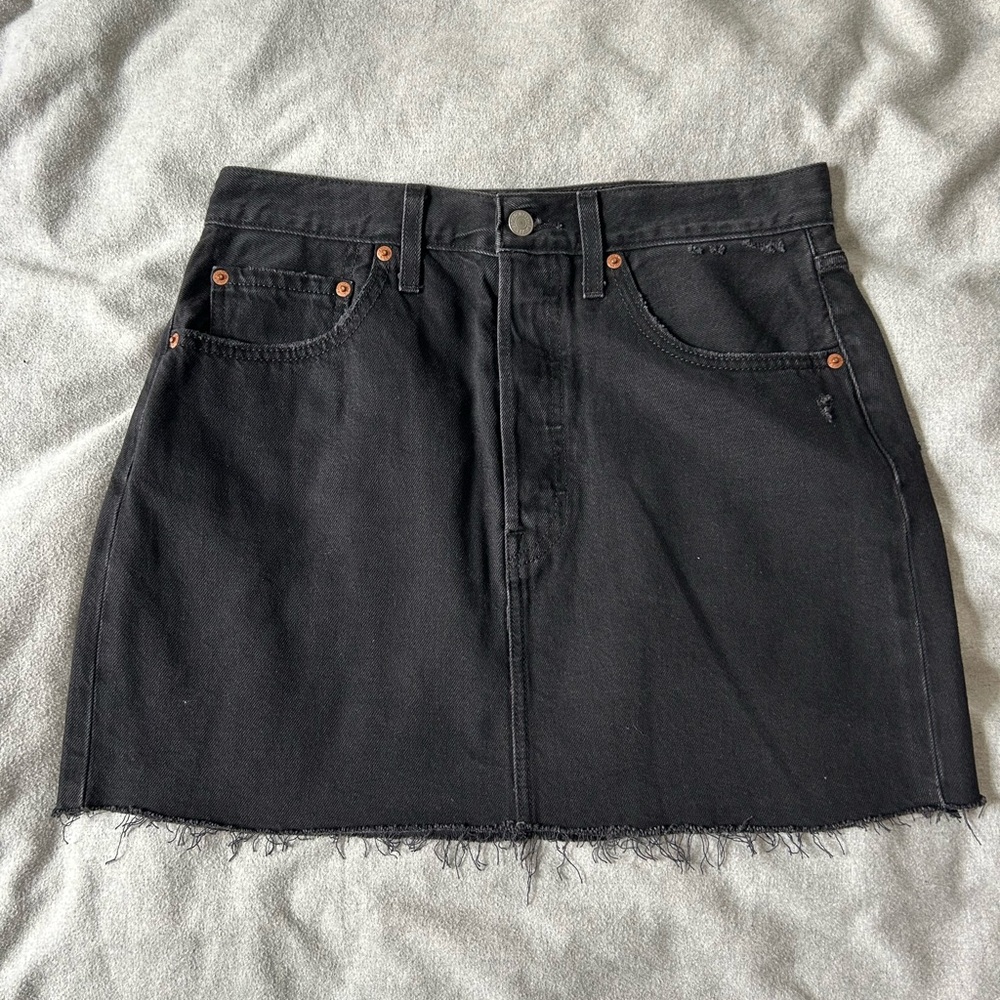Levi’s Ribcage Black Denim Mini Skirt